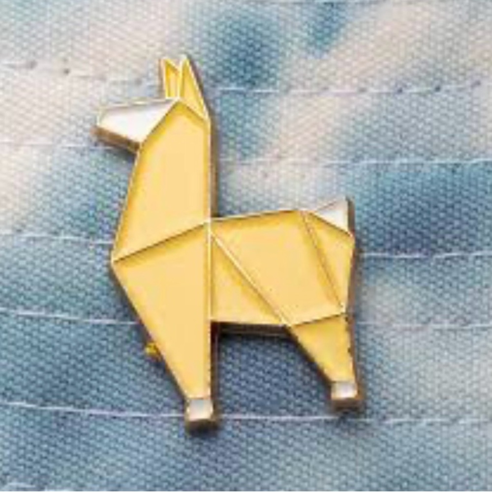 🍂 Origami Llama Enamel Pin – Yellow & Gold Geometric Design